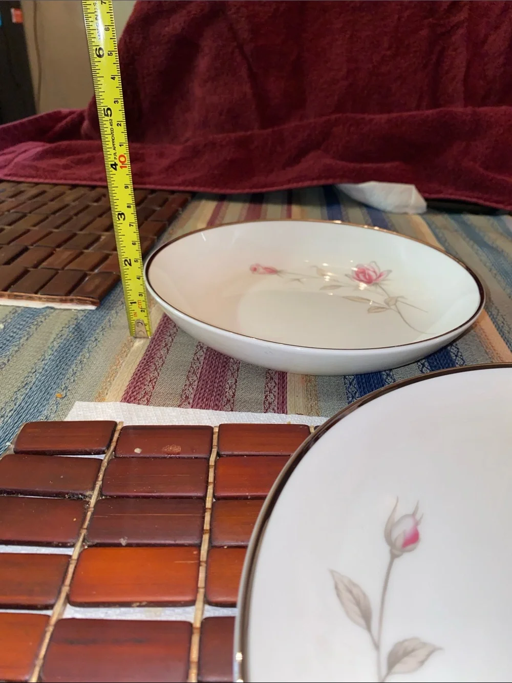 Vintage Seizan Classic White Porcelain Dinnerware Set with Pink Rose Motif